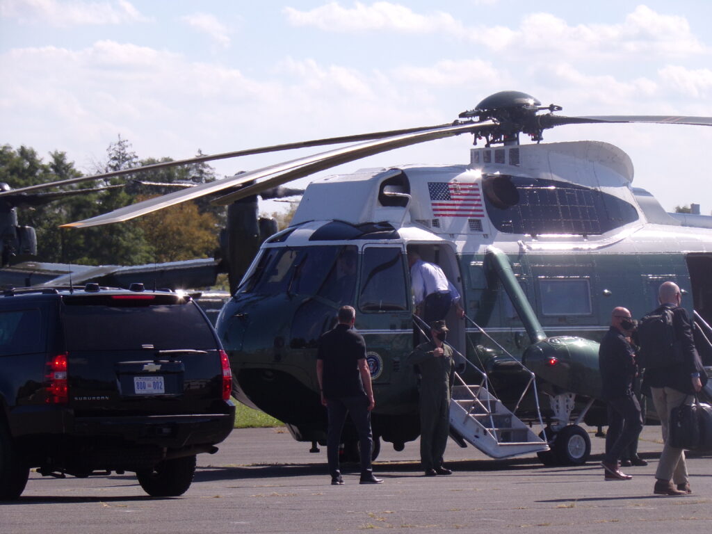 Biden re-boards Marine One.